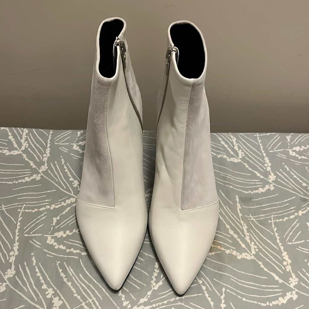 Never been worn, Rag & Bone Beha boot in white